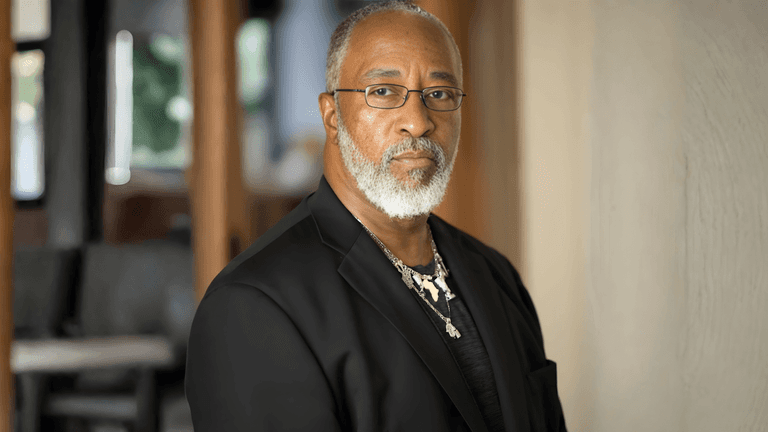 Portrait of Darius Ross, founder of the Crucible Method, showcasing resilience-based leadership and crisis-driven business transformation.