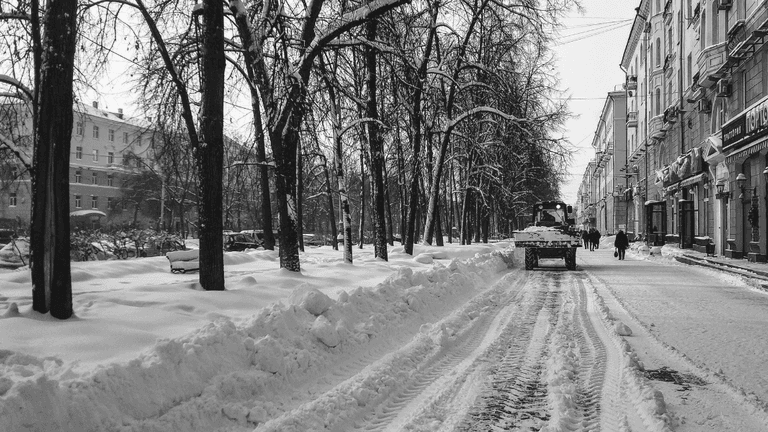 Widespread Winter Weather Crisis Strains U.S. Cities and Critical Services