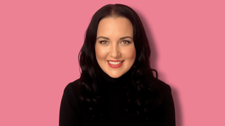 Jen McAuliffe’s one-woman comedy Chip on Her Shoulder makes its NYC debut at the Fringe Festival, blending sharp humor and raw emotional depth to explore womanhood, ambition, and resilience.