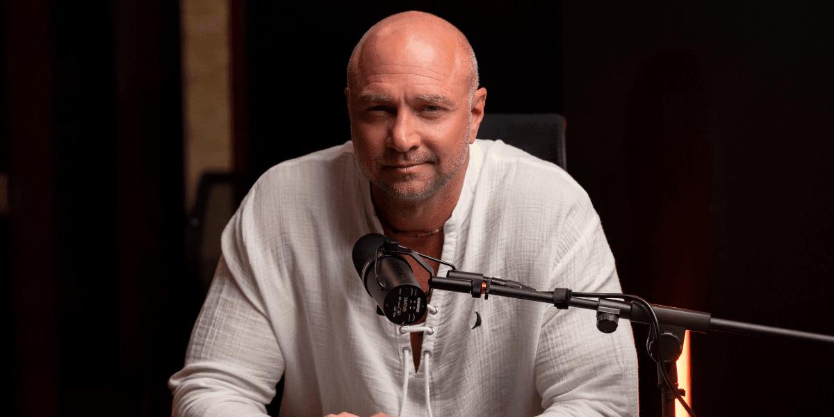 Perry Lunsford advising clients on health insurance, delivering affordable off-market coverage, personalized plans, and transparent service focused on long-term client support.