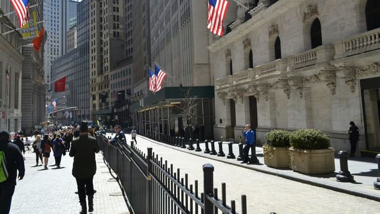 U.S. Markets Climb on Trade Optimism and Strong Corporate Earnings
