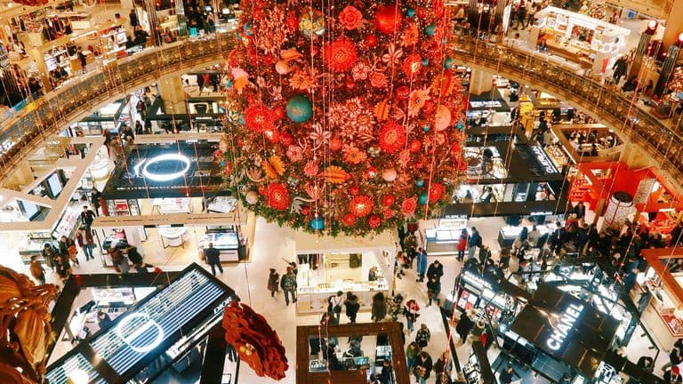 Federal Holiday, Financial Markets Pause as Retailers Ramp Up Labor Day Promotions