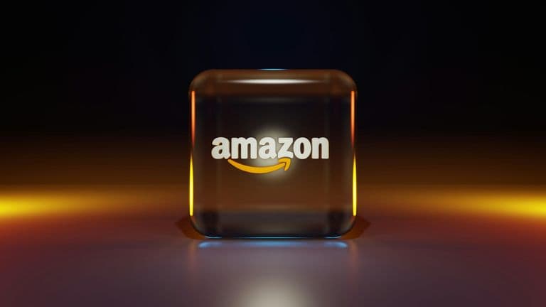 US Tech Earnings Diverge as Amazon Surges and Apple Falls