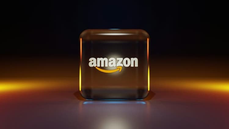 US Tech Earnings Diverge as Amazon Surges and Apple Falls