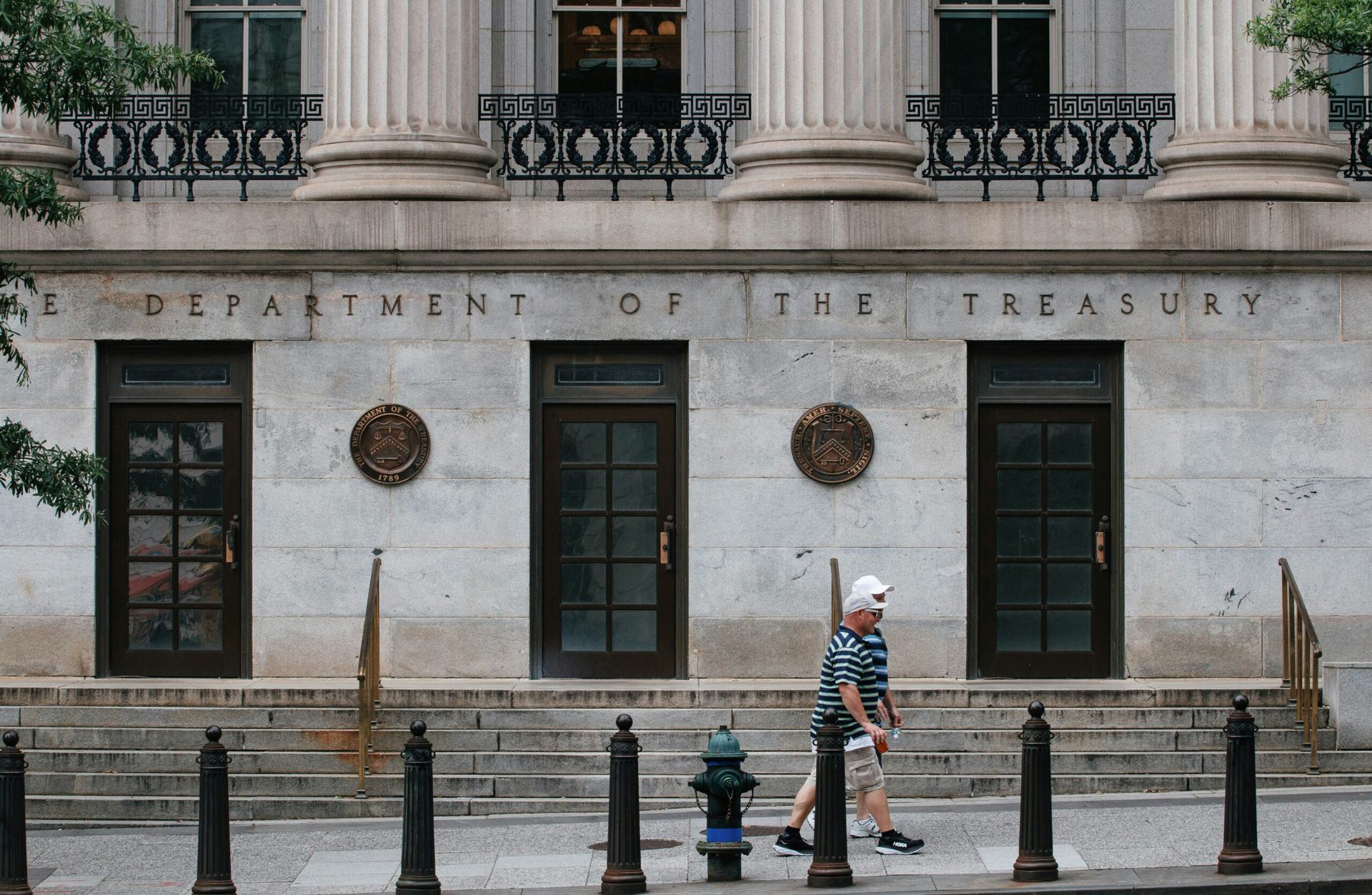 Federal Reserve Confronts Persistent Inflation Risks