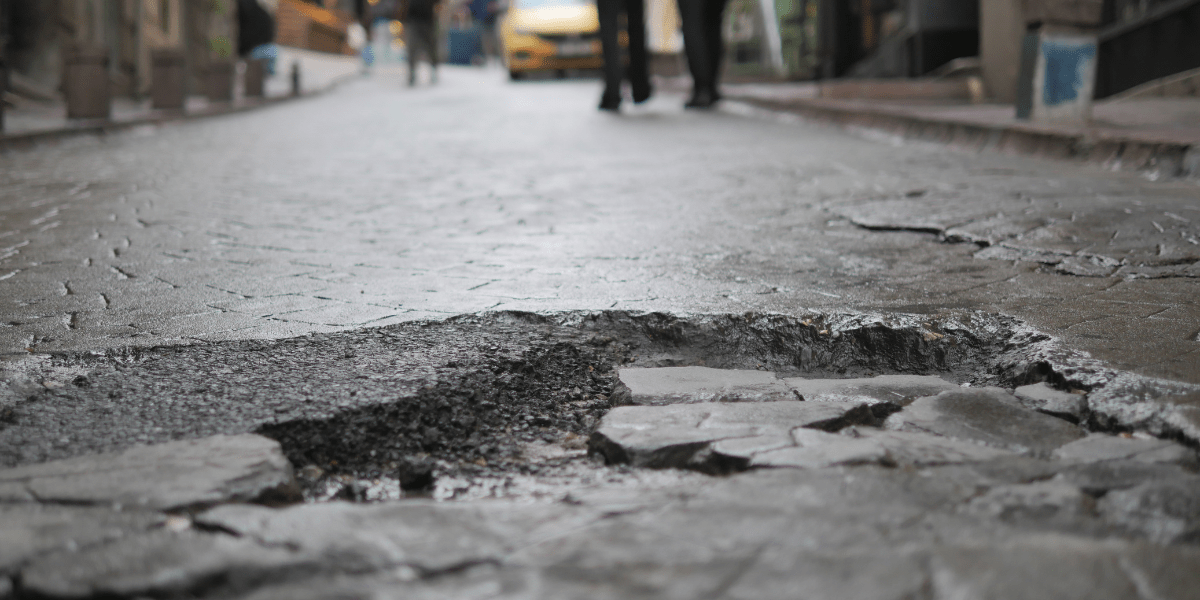 New York City and U.S. Affairs: Pothole Crisis, Air Travel Chaos, and Broader Developments
