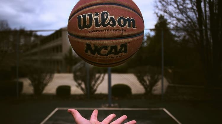 How NIL Deals are Reshaping College Sports in 2024: Opportunities and Challenges