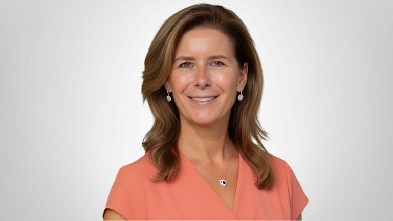 Helena Demuynck, leadership expert, advocating for sustainable leadership based on internal alignment, clarity, and self-trust in women leaders.
