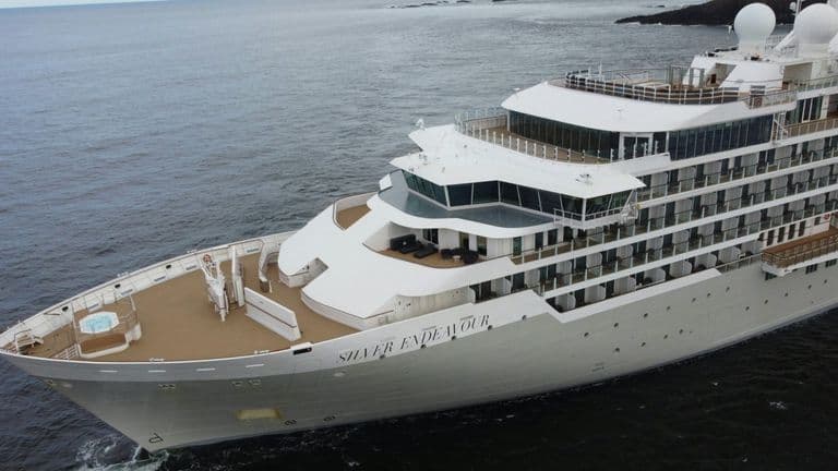 Tickets Sold Out as ‘Six’ Cruises into Mercury Lounge