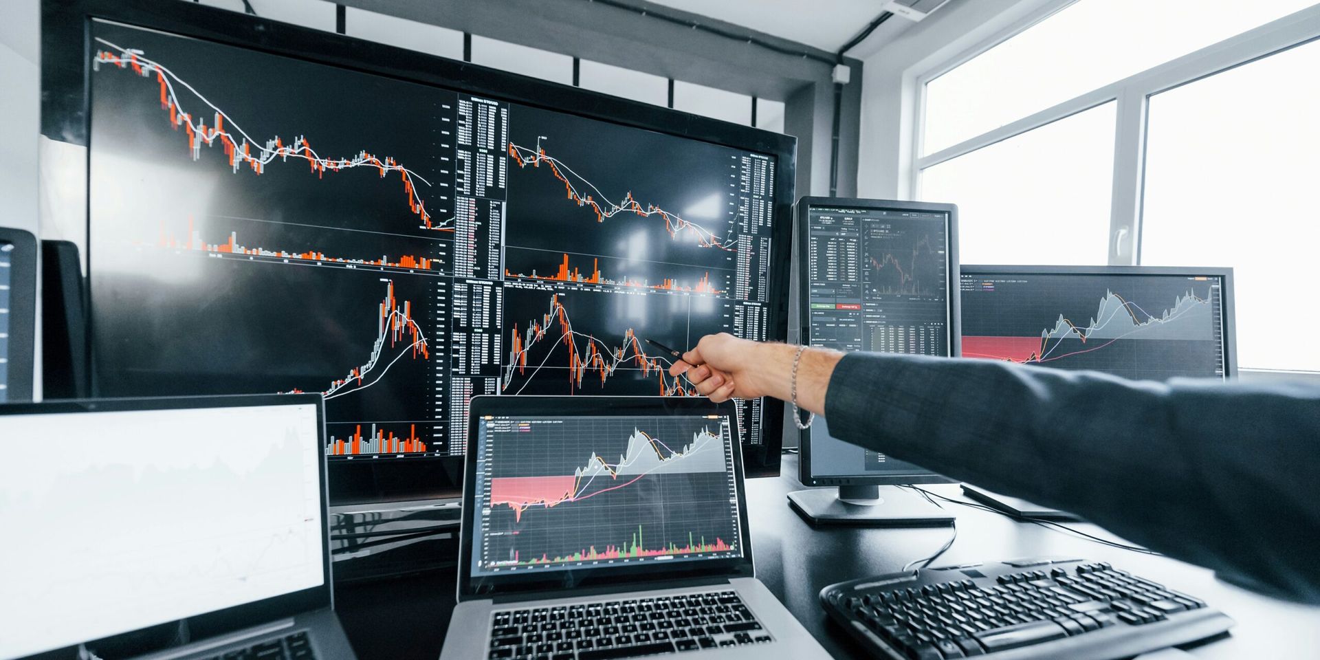 U.S. Stock Market Experiences Modest Decline Amid Mixed Earnings Reports