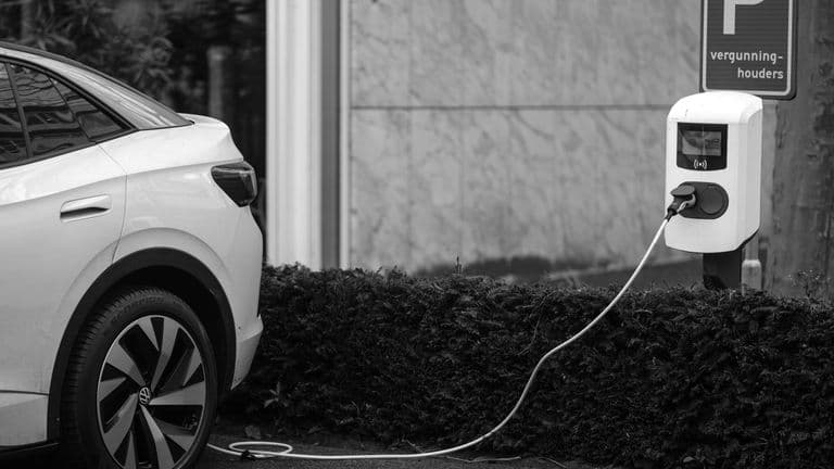 U.S. Becomes World Leader in Electric Vehicle Adoption as Nationwide Charging Infrastructure Expands