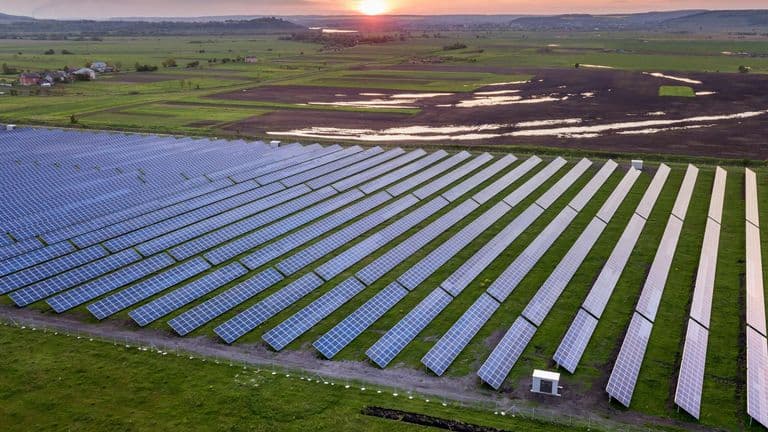 Solar Power Overtakes Hydroelectric in Historic U.S. Energy Milestone