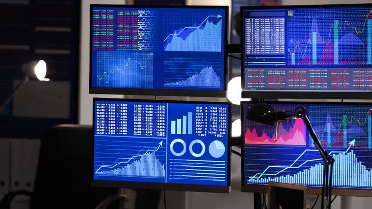 Wall Street Opens Mixed Amid Tariff Uncertainty and Slowing Growth