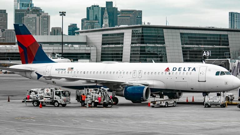 Delta Air Lines Reports Record Q2 Earnings, Shares Surge 12% Amid Premium Travel Boom