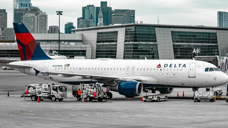 Delta Air Lines Reports Record Q2 Earnings, Shares Surge 12% Amid Premium Travel Boom