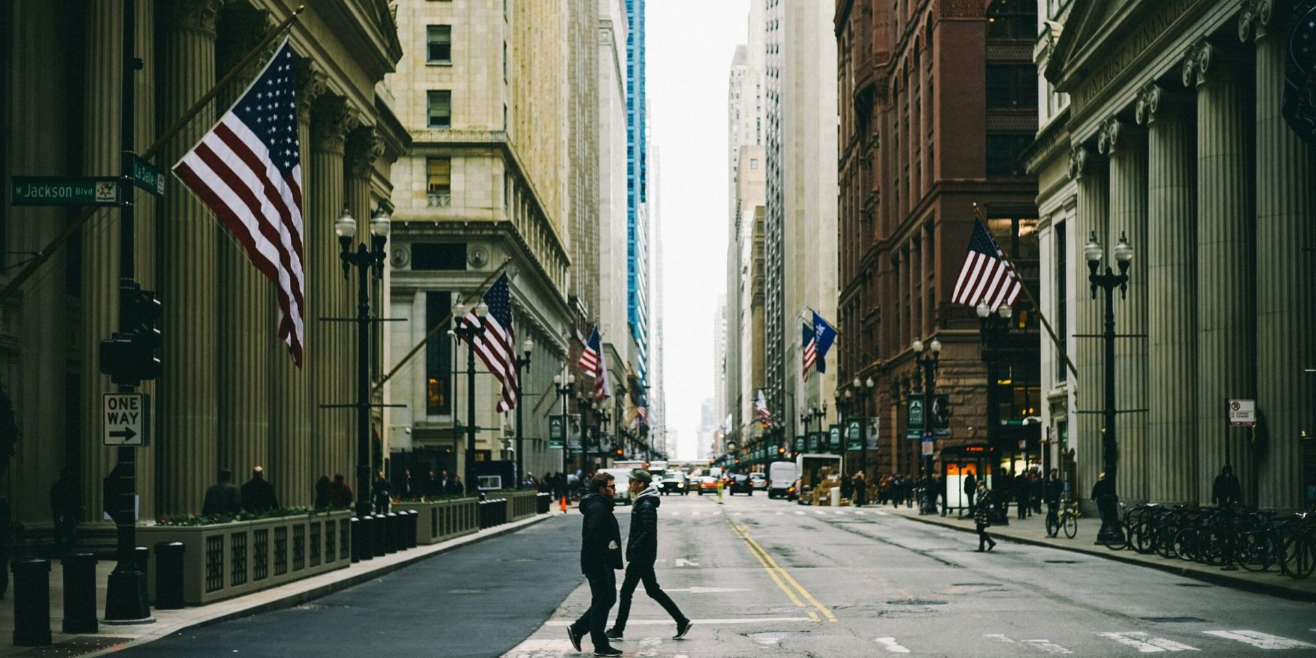 Economists Wary of Federal Reserve Independence Despite Stable Rate Expectations