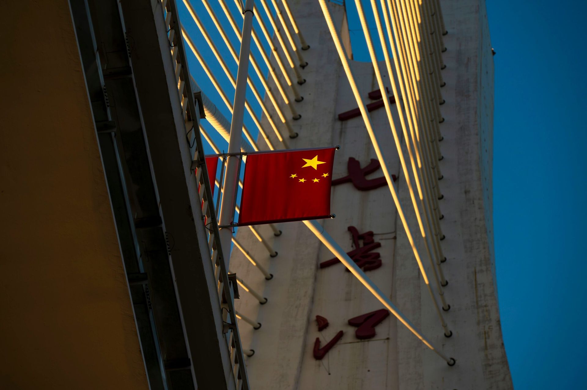 US Inflation Drops to 2.2%, China Stimulus Drives Market Surge