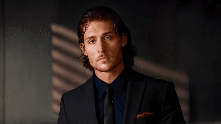 Nate Mayes is a versatile actor, writer, producer, and visual artist in LA, blending creativity across film and art.