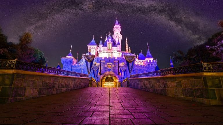 Disney‑Charter Strike Deal to Bring Hulu & ESPN Back to Spectrum