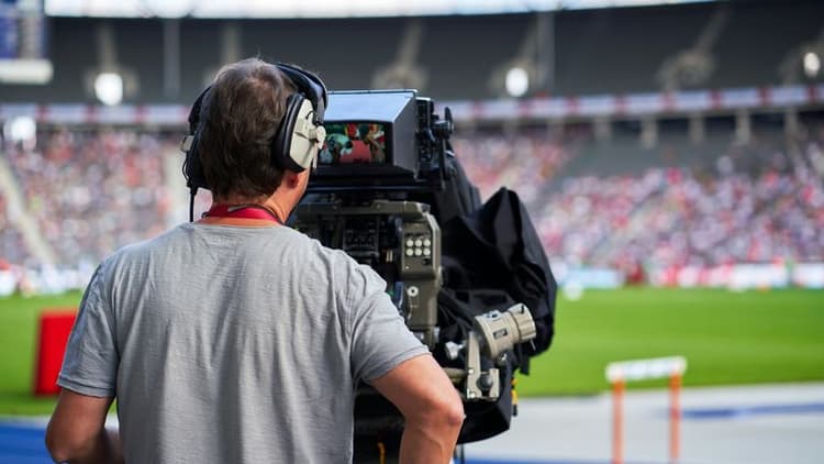 The Evolution of Sports Broadcasting: How Streaming is Changing the Game in 2024