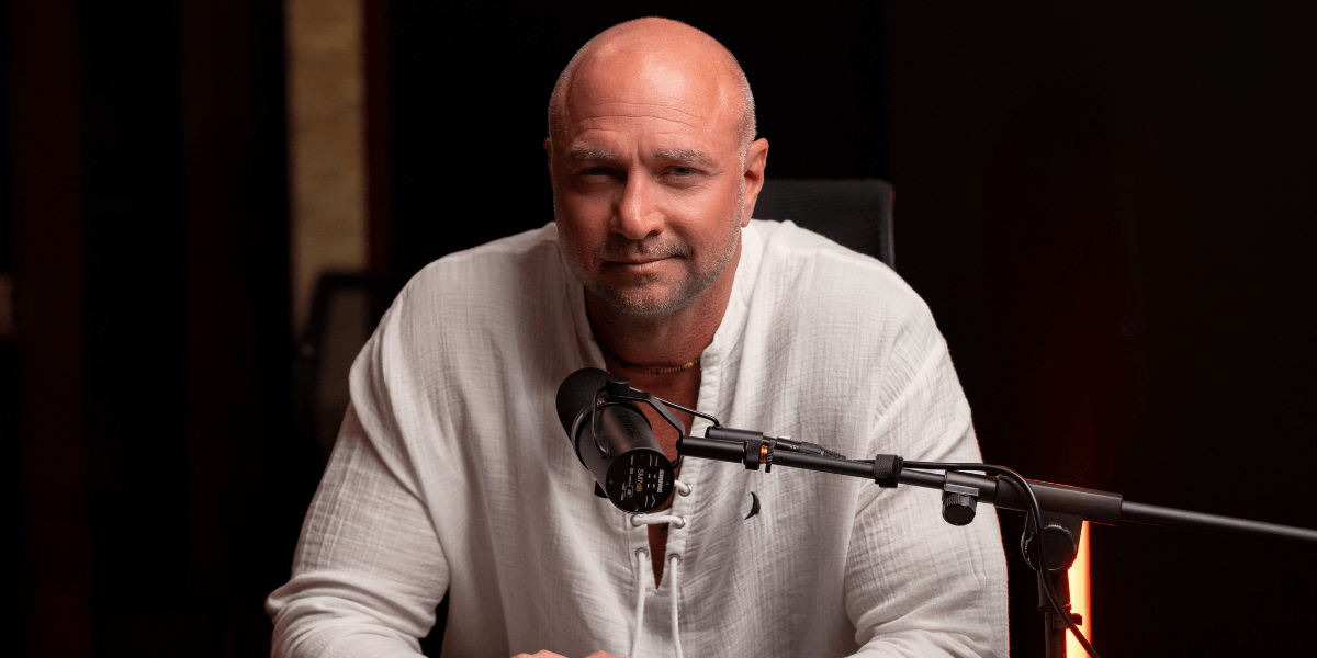 Perry Lunsford advising clients on health insurance, delivering affordable off-market coverage, personalized plans, and transparent service focused on long-term client support.