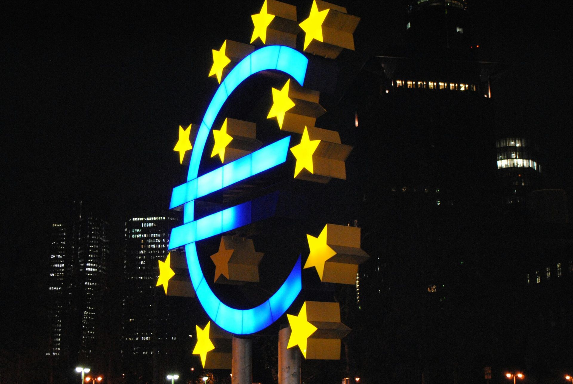 Eurozone Inflation Slows to Three-Year Low, ECB May Reduce Interest Rates