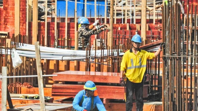 Robust June Jobs Report Dampens Hopes for Immediate Fed Rate Cut