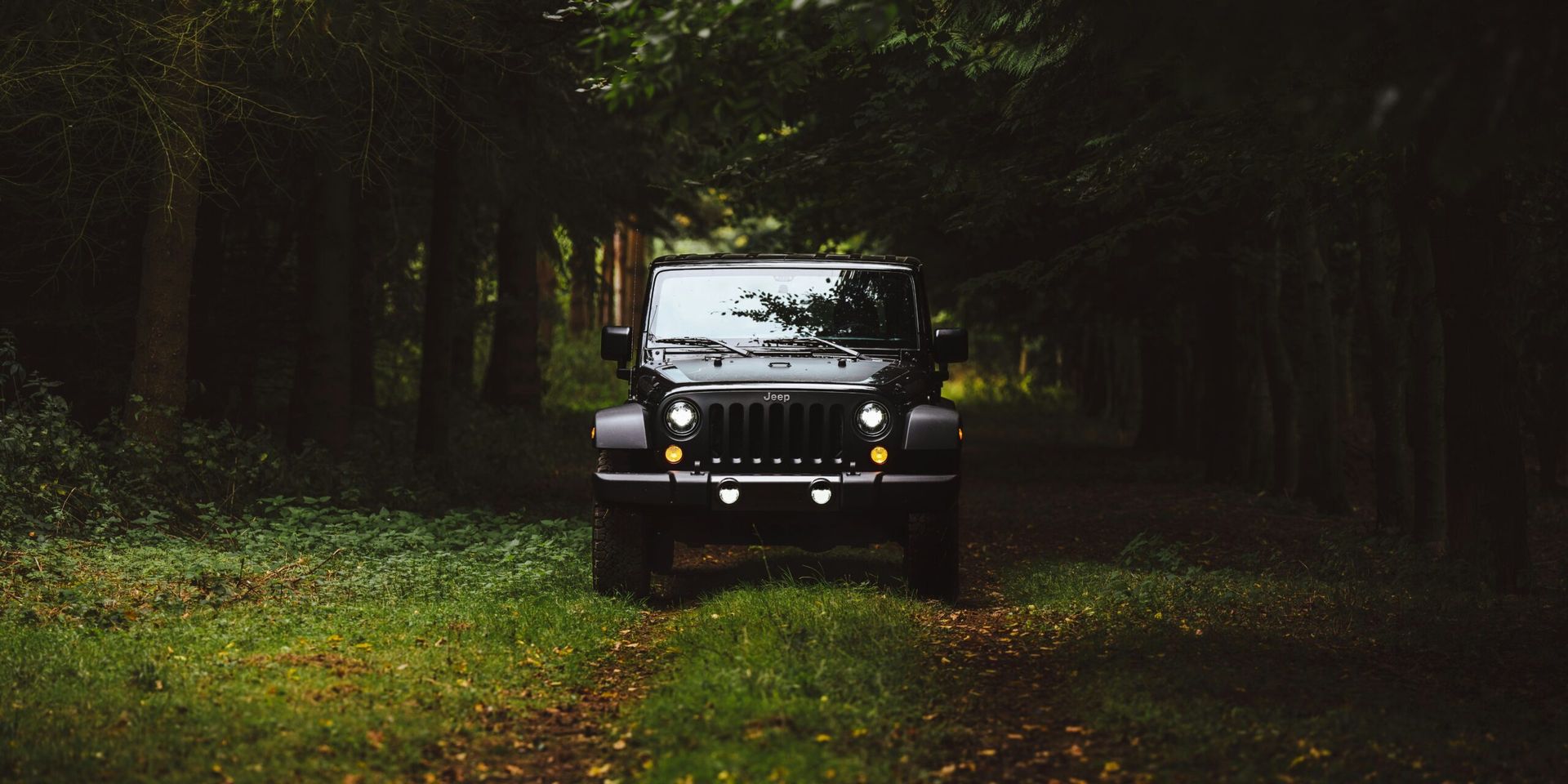 Jaguar Land Rover CEO Adrian Mardell to Retire Amidst Tariff Struggles and Rebranding Backlash