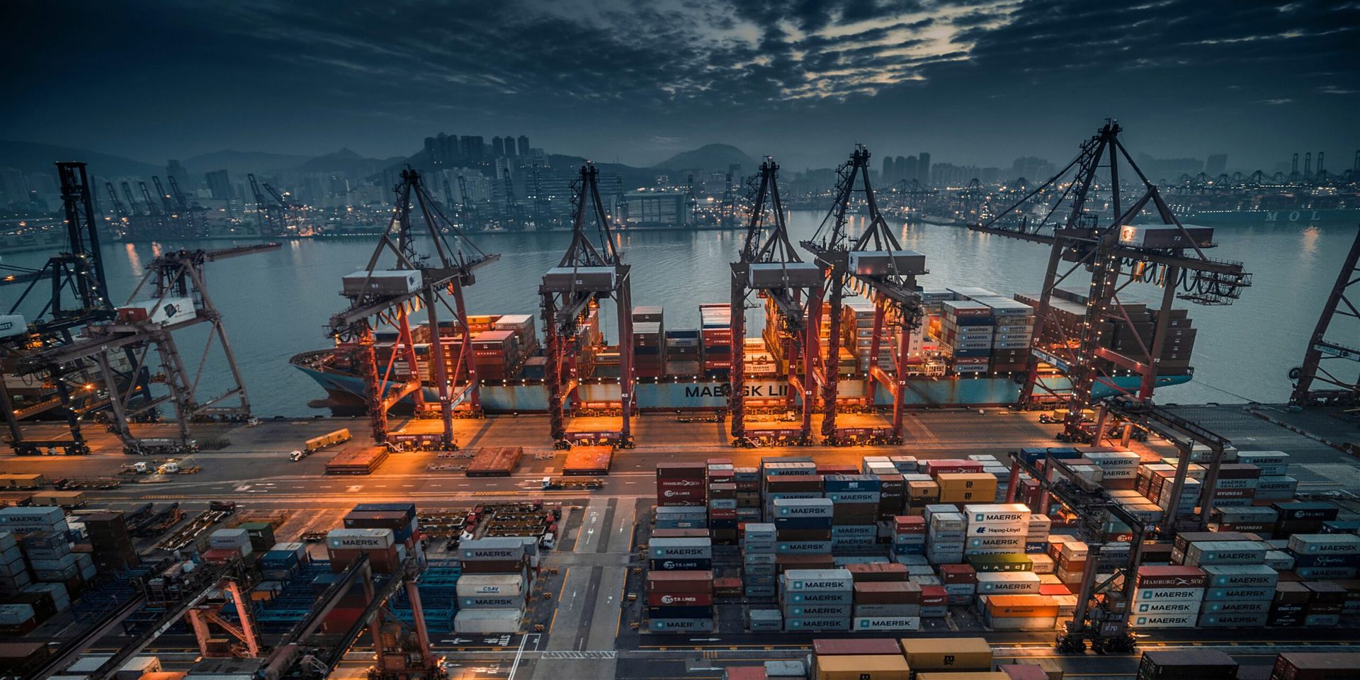 Investors Shift Focus From Tariffs to AI Momentum