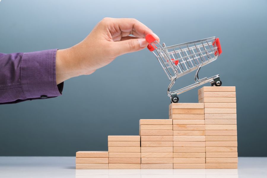 US Retail Sales See Steady Increase Amid Economic Challenges