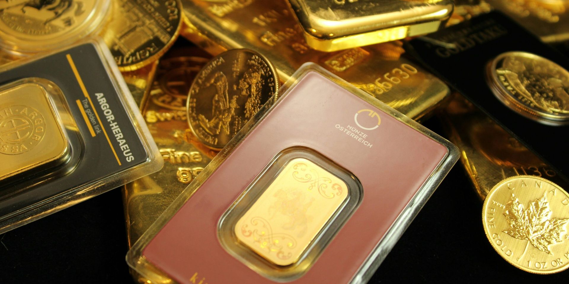 Gold Prices Surge to Record High Amid Economic Uncertainty