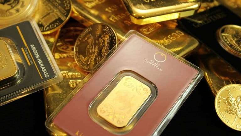 Gold Prices Surge to Record High Amid Economic Uncertainty