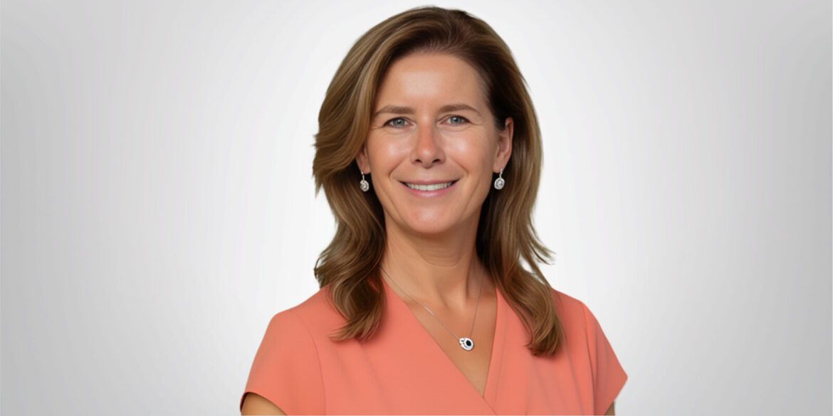 Helena Demuynck, leadership expert, advocating for sustainable leadership based on internal alignment, clarity, and self-trust in women leaders.