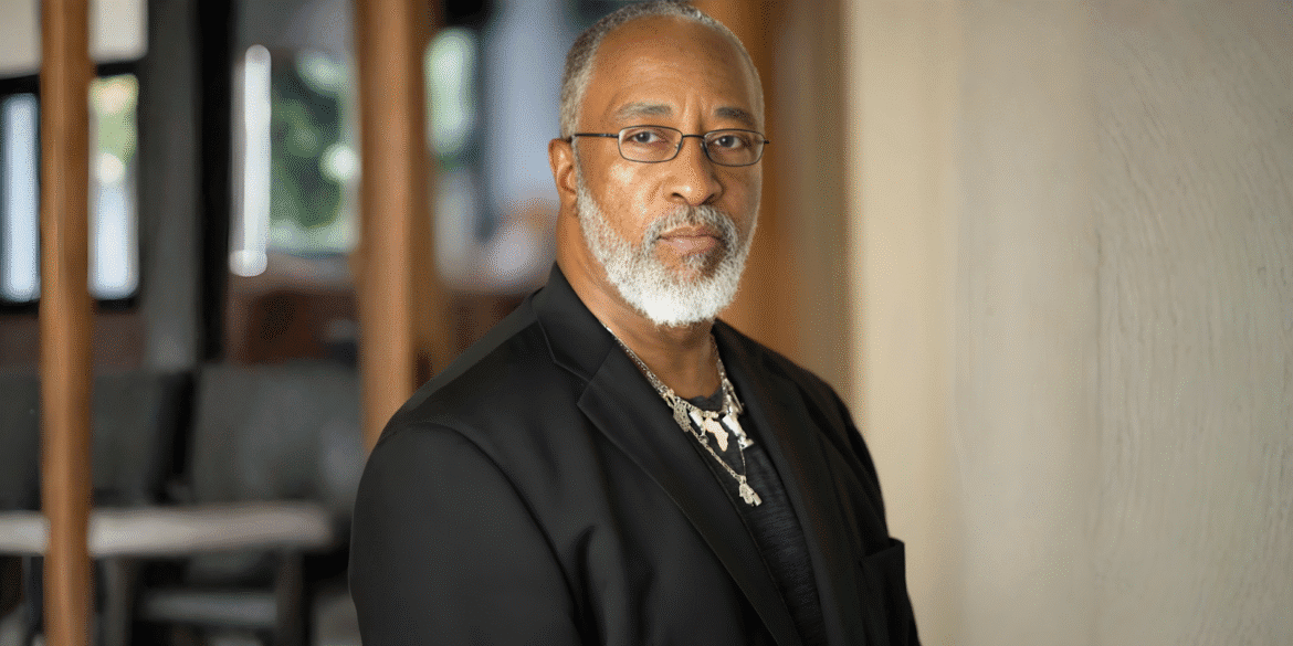 Portrait of Darius Ross, founder of the Crucible Method, showcasing resilience-based leadership and crisis-driven business transformation.